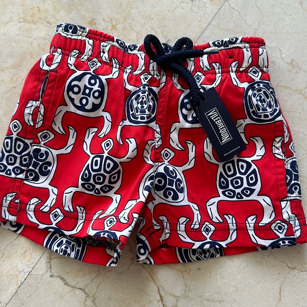VILEBREQUIN KIDS Boys
Red Navy Turtle Print Swim Shorts 2T size 2ans
Coquelicot